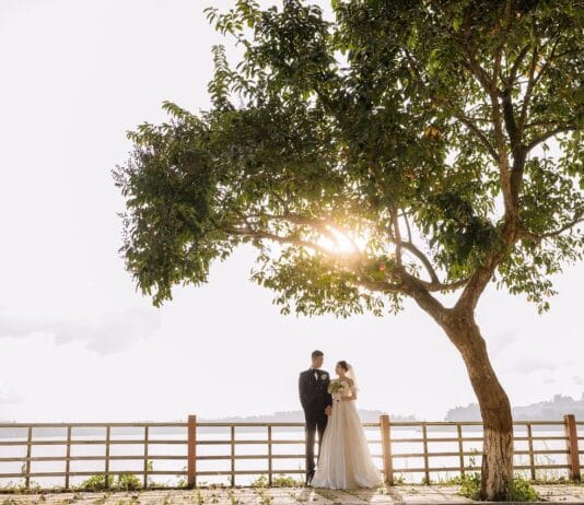 Sukienka maxi czy mini – co wybrać na wesele?