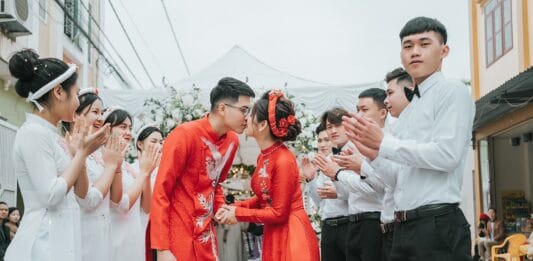 DJ czy zespół – jak dopasować muzykę do miejsca?