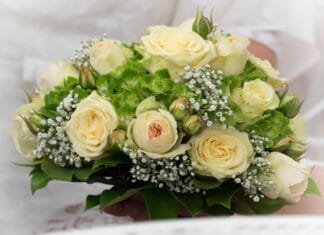 Czy warto zatrudnić stylistkę fryzur i makijażu?