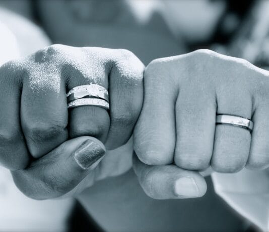 Czy można zamówić suknię online?