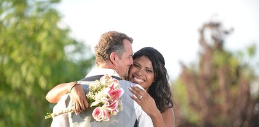 Stylizacje weselne dla dziewczynek – sukienki jak z bajki