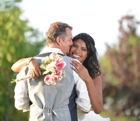 Stylizacje weselne dla dziewczynek – sukienki jak z bajki