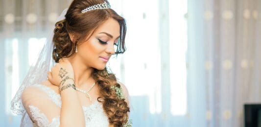 Makijaż ślubny a opalenizna – co warto wiedzieć?