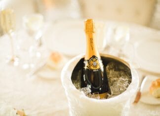 Minimalizm na weselu – inspiracje dla zakochanych w prostocie