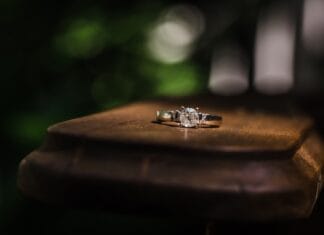 Jak uniknąć opuchlizny i cieni pod oczami w dniu ślubu?