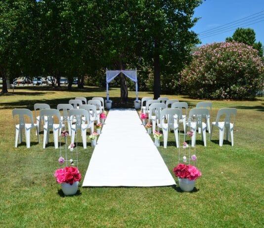 Elektroniczne tablice informacyjne na sali