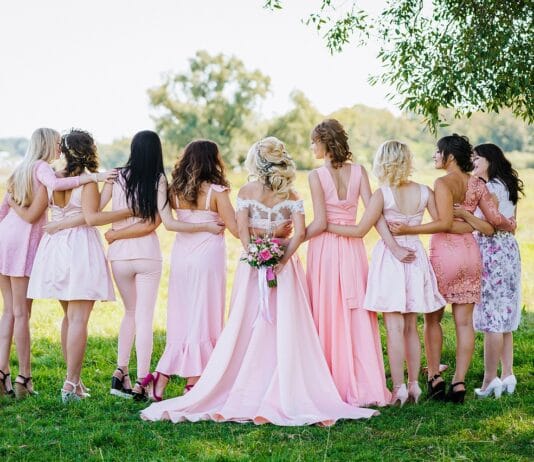 Co wypada założyć na wesele jako gość?