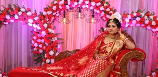 Ślubna biżuteria – jak nie przesadzić?