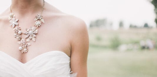 Jak dobrać suknię ślubną do sylwetki?